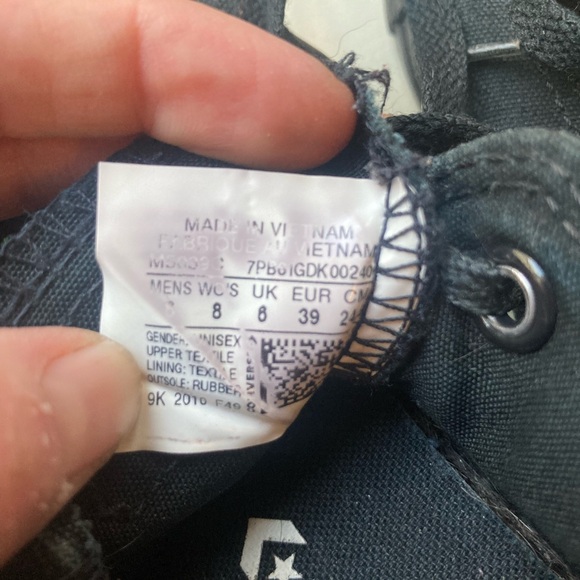 Black converse - Picture 4 of 6